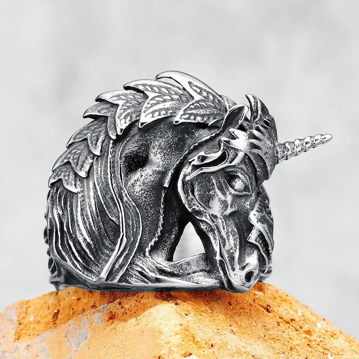 Retro Unicorn Men Rings 316L Stainless Steel Lucky Amulet Ring Rock Rap Party for Biker Male Friend Jewelry Creative Best Gift