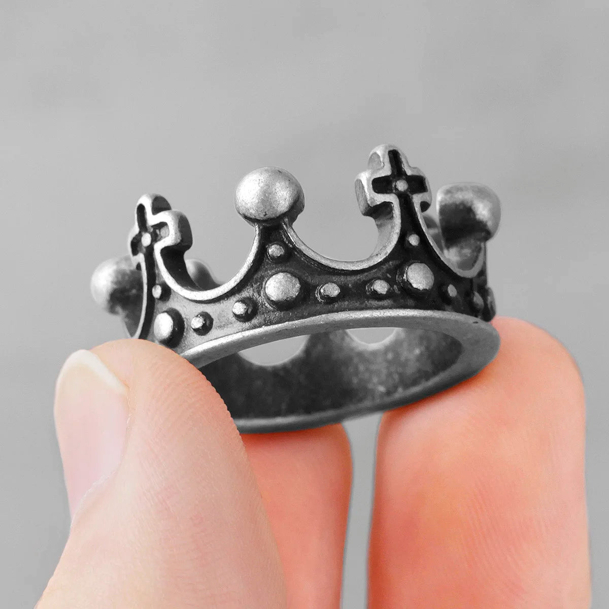 Stainless Steel Royal Crown Luxury Rhinestone Man Rings Creativity Simple Punk for Male Boyfriend Fashion Jewelry Gift Wholesale