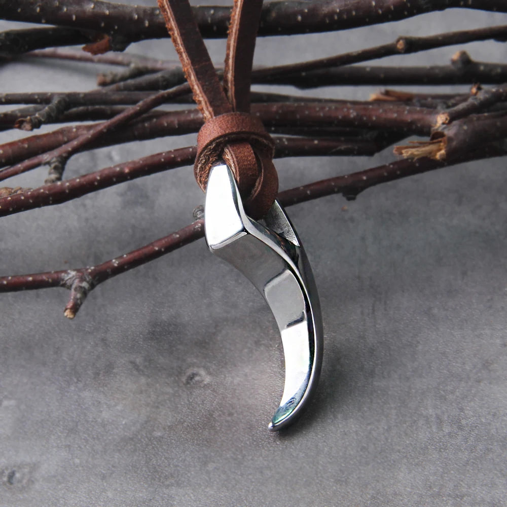 Never Fade Wolf Fang Tooth Spike with wolf Carving patterns Pendant Necklace wooden box as men gift