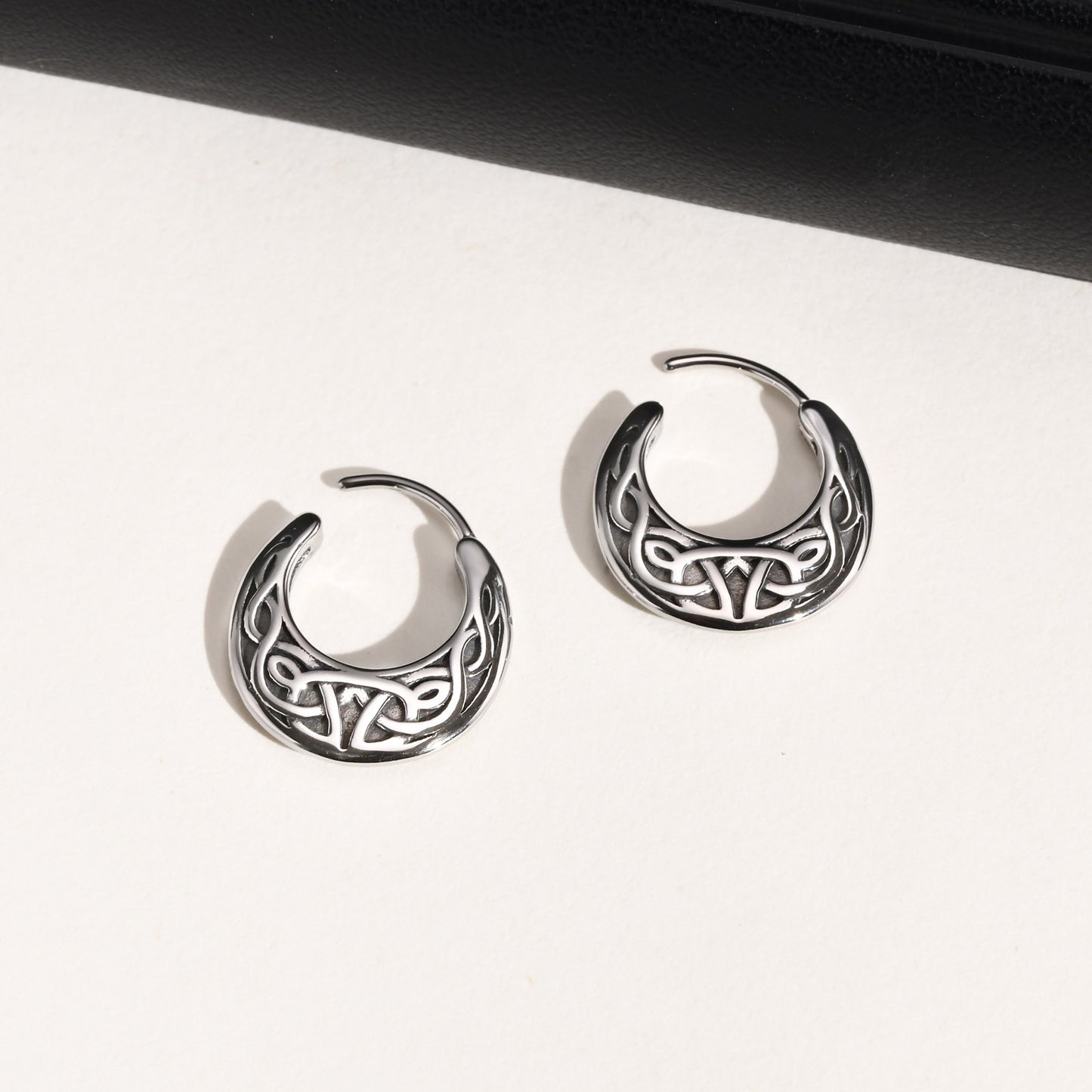 Vnox Nordic Viking Knot Hoop Earrings for Men Women, Stainless Steel Huggies, Ethnic Punk Rock Male Ear Jewelry
