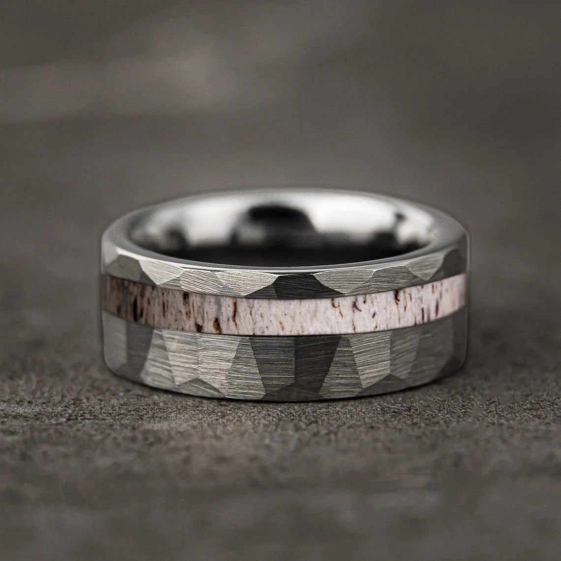 With Deer Antler Inlay Fashion Hammered 8mm Silver Color Men Stainless Steel Rings for Men Wedding Band Jewelry Wholesale