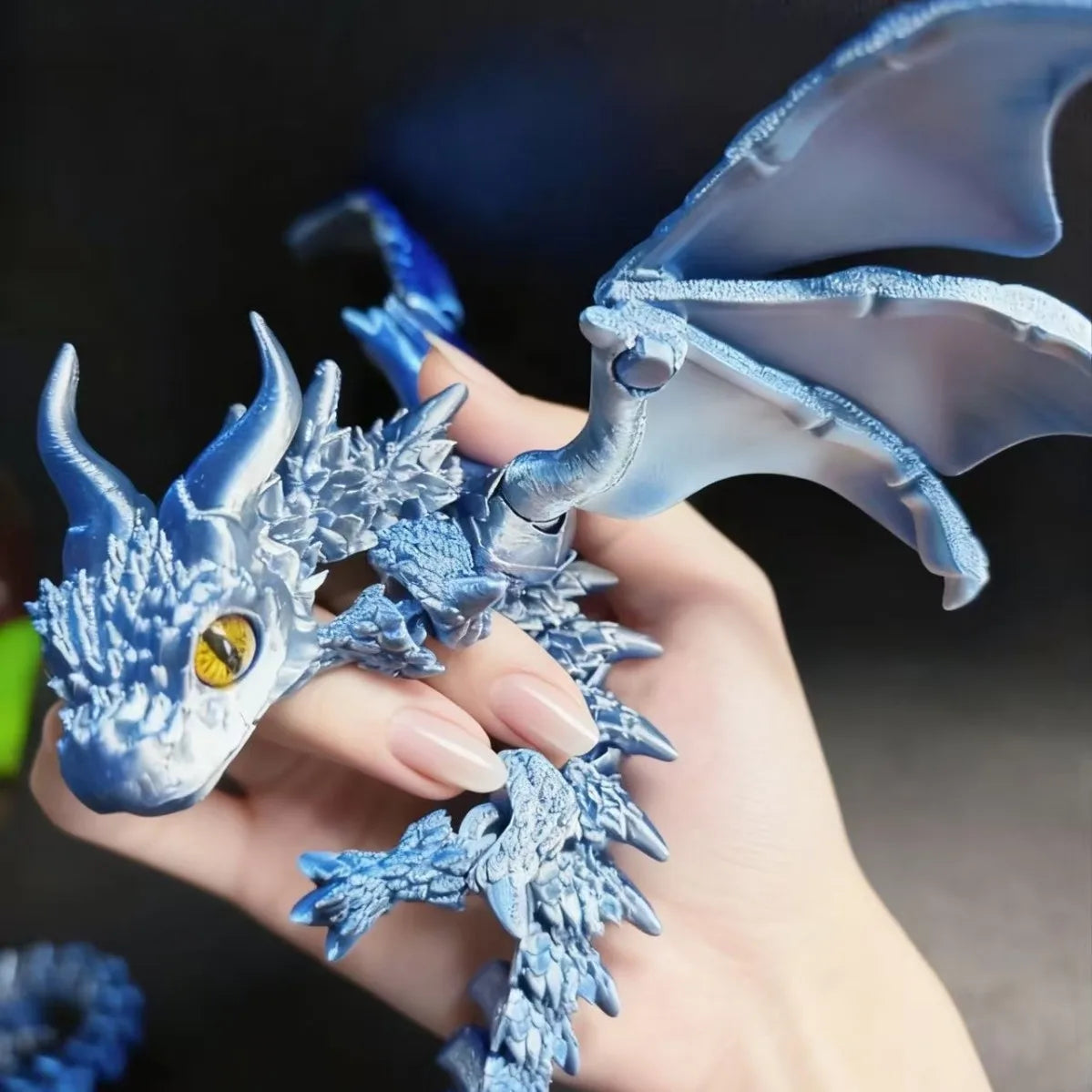 1pc 3D Printed Winged Carriage Dragon Figurine With Random Eyes, Art Deco Resin Dragon Sculpture, Tabletop Animal Theme Decor