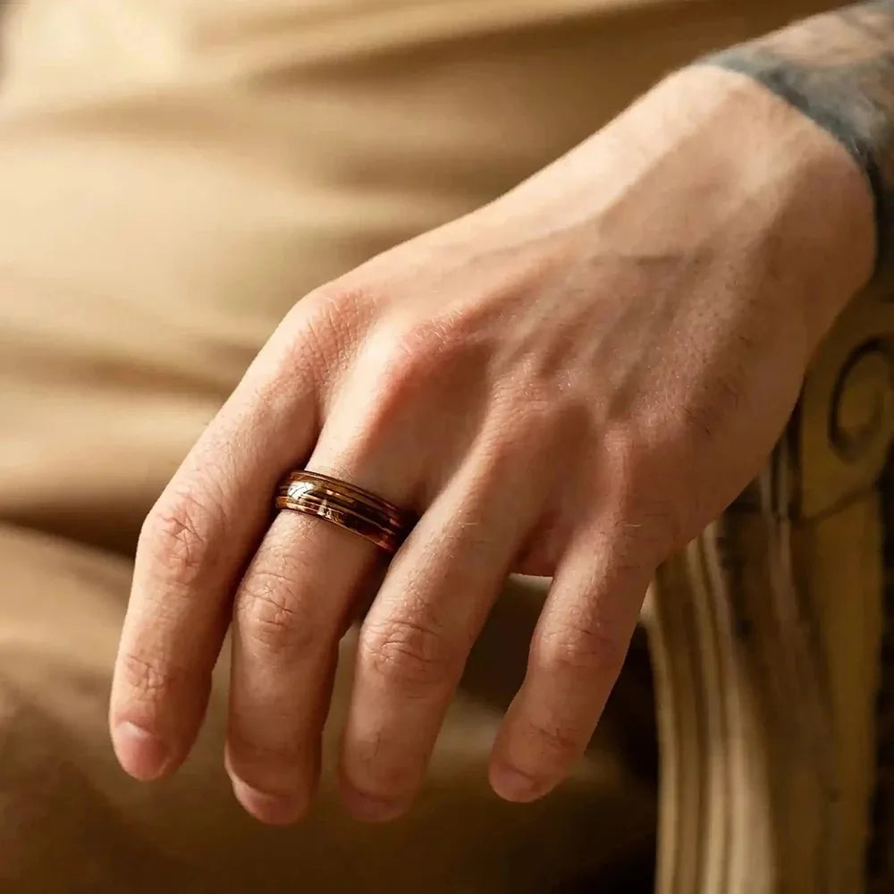Fashion 8mm Black Stainless Steel Guitar String Rings for Men Whiskey Barrel Wood Inlay Guitarist Ring Men Wedding Band Jewelry