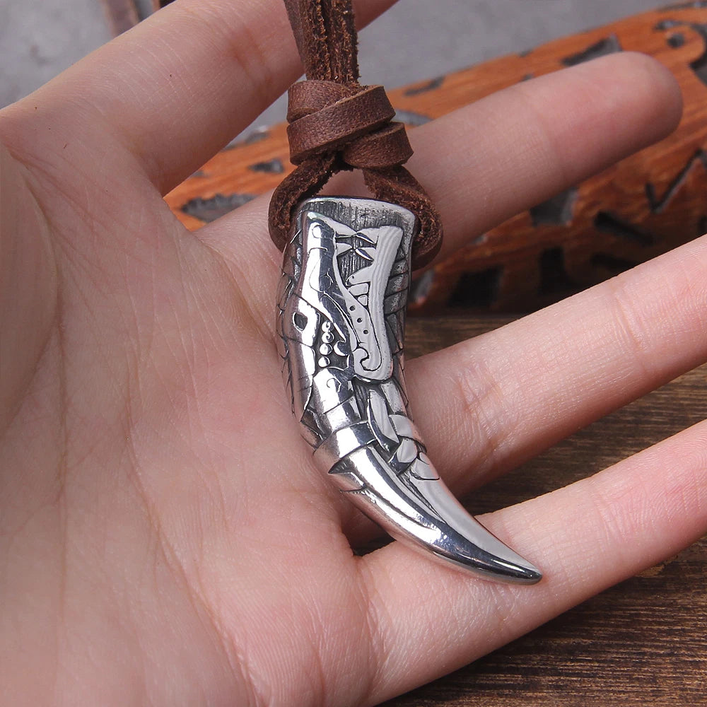 Never Fade Wolf Fang Tooth Spike with wolf Carving patterns Pendant Necklace wooden box as men gift