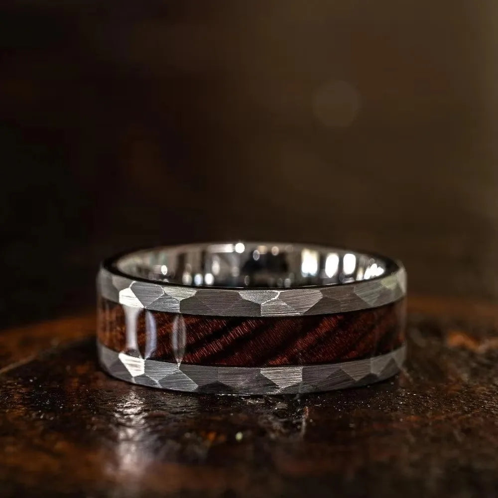 With Koa Wood Inlay Rings for Men Fashion 8mm Hammered Silver Color Men Stainless Steel Rings Wedding Band Jewelry Wholesale