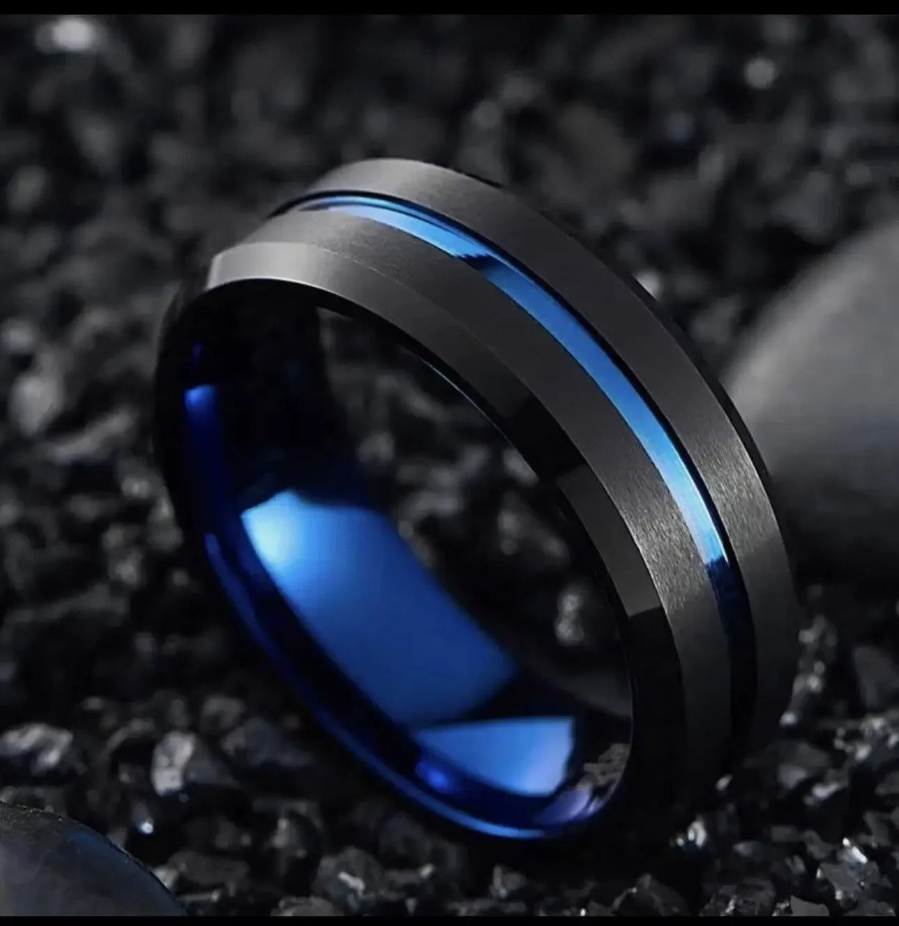 Fashion 8mm Black Tungsten Wedding Celtic Dragon Rings Inlaid Blue Zircon Stainless Steel Rings for Men Blue Carbon Fibre Ring