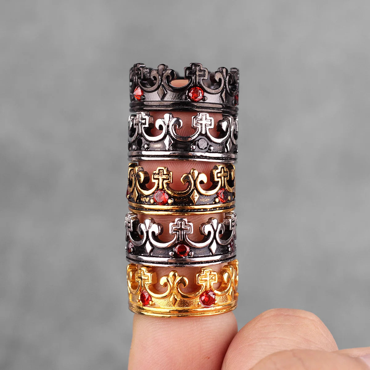 Stainless Steel Royal Crown Luxury Rhinestone Man Rings Creativity Simple Punk for Male Boyfriend Fashion Jewelry Gift Wholesale