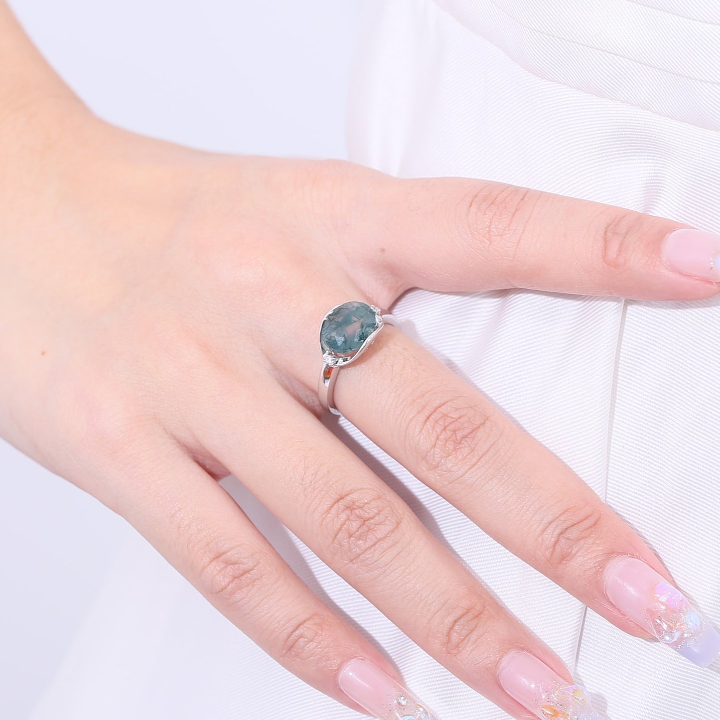 GEM&#39;S BALLET Birthstone Dainty Ring 8X10mm Oval 2.91Ct Natural Moss Agate Gemstone Ring in 925 Sterling Silver Gift For Her