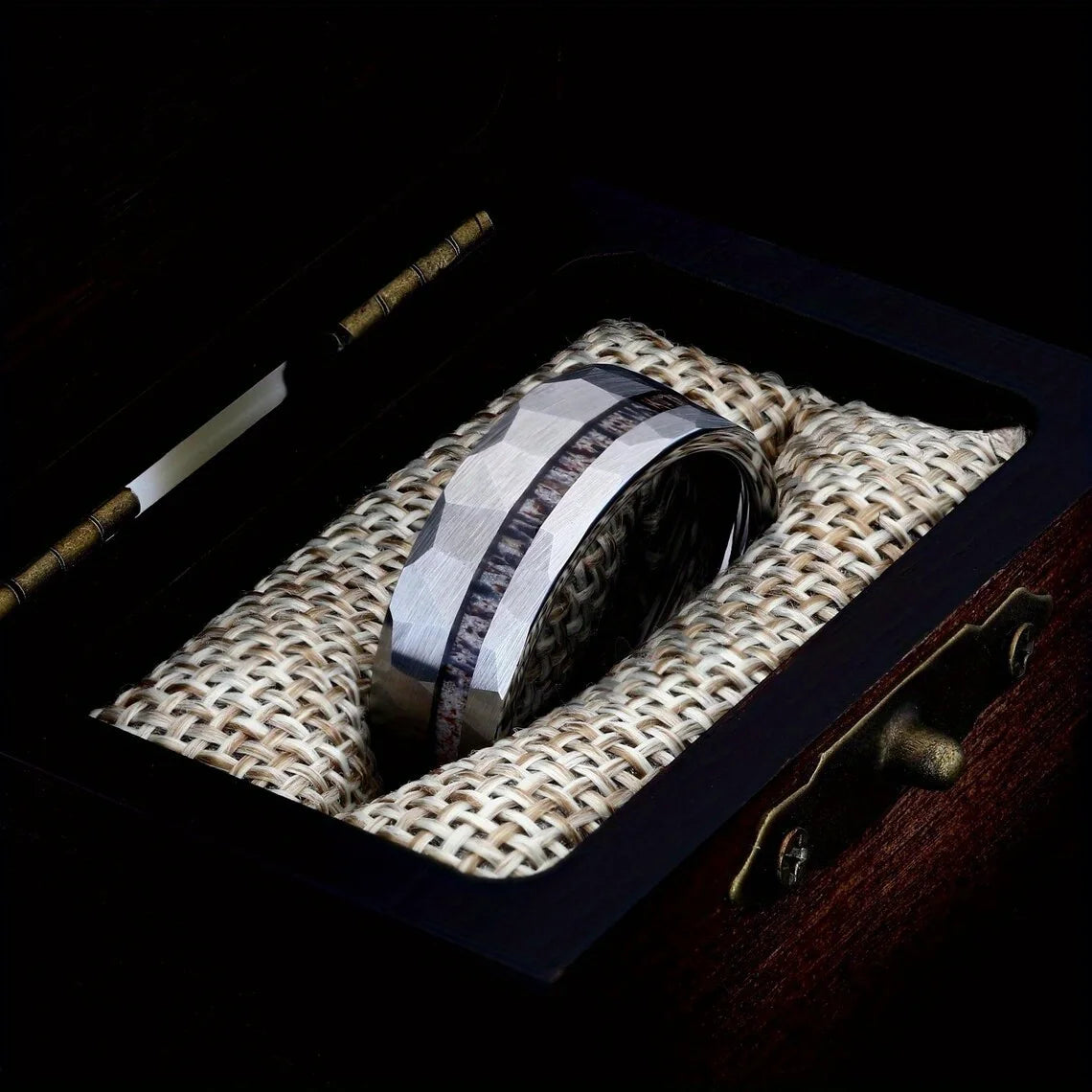 With Deer Antler Inlay Fashion Hammered 8mm Silver Color Men Stainless Steel Rings for Men Wedding Band Jewelry Wholesale
