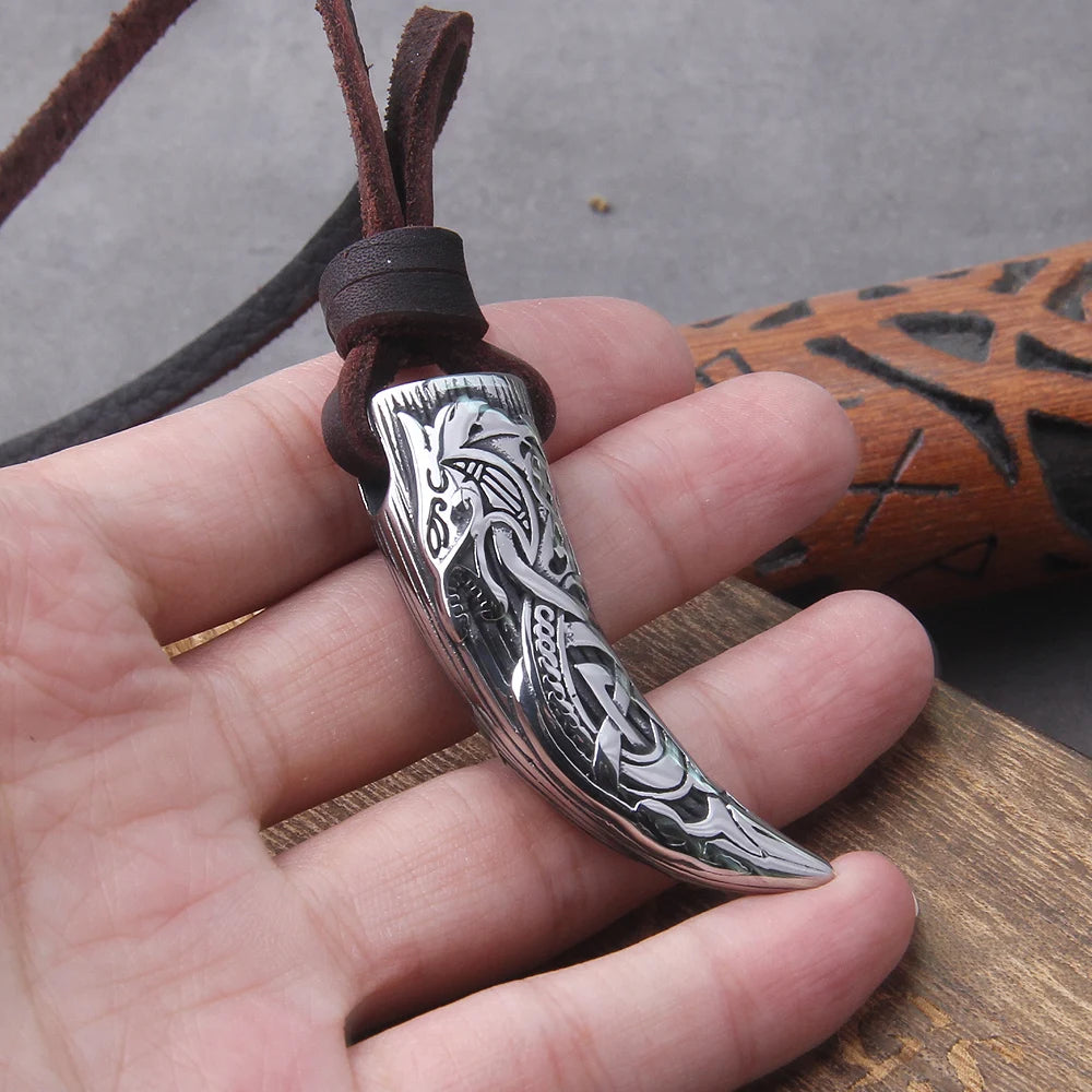 Never Fade Wolf Fang Tooth Spike with wolf Carving patterns Pendant Necklace wooden box as men gift