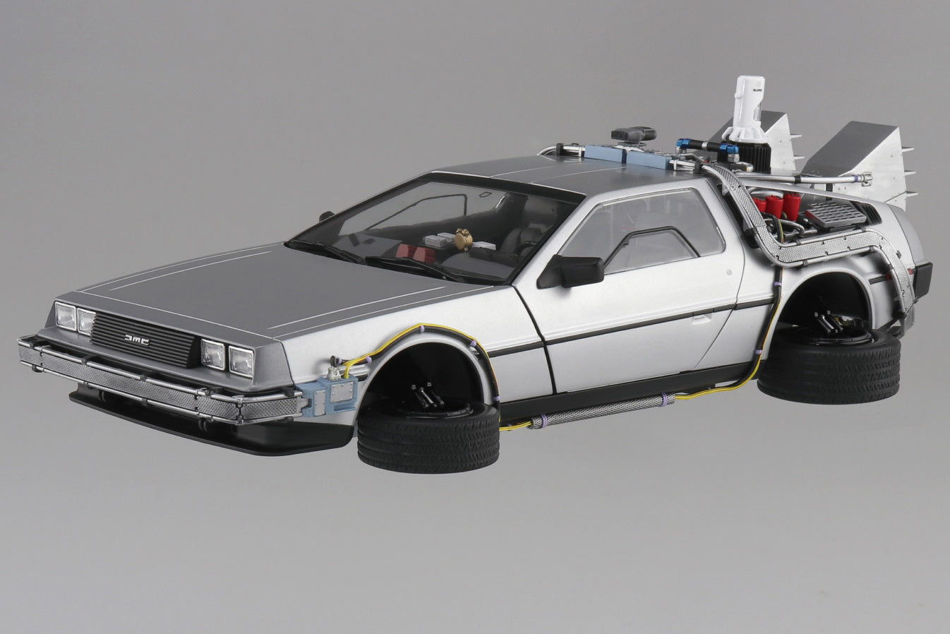 Back to the Future Part II DeLorean Time Machine 1:24 Scale Model Kit
